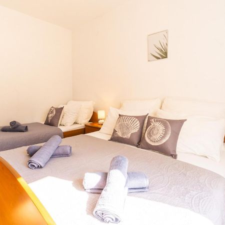 Apartment And Room Bacic ميتغنا الغرفة الصورة