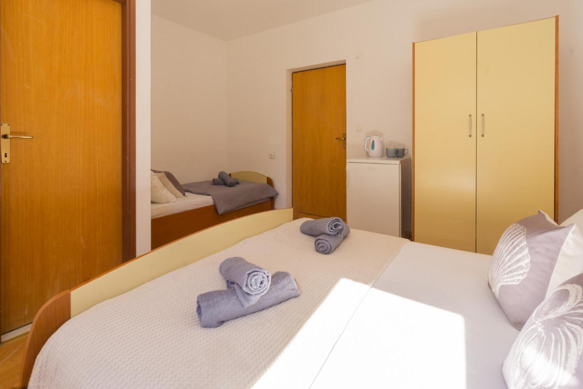 Apartment And Room Bacic ميتغنا الغرفة الصورة