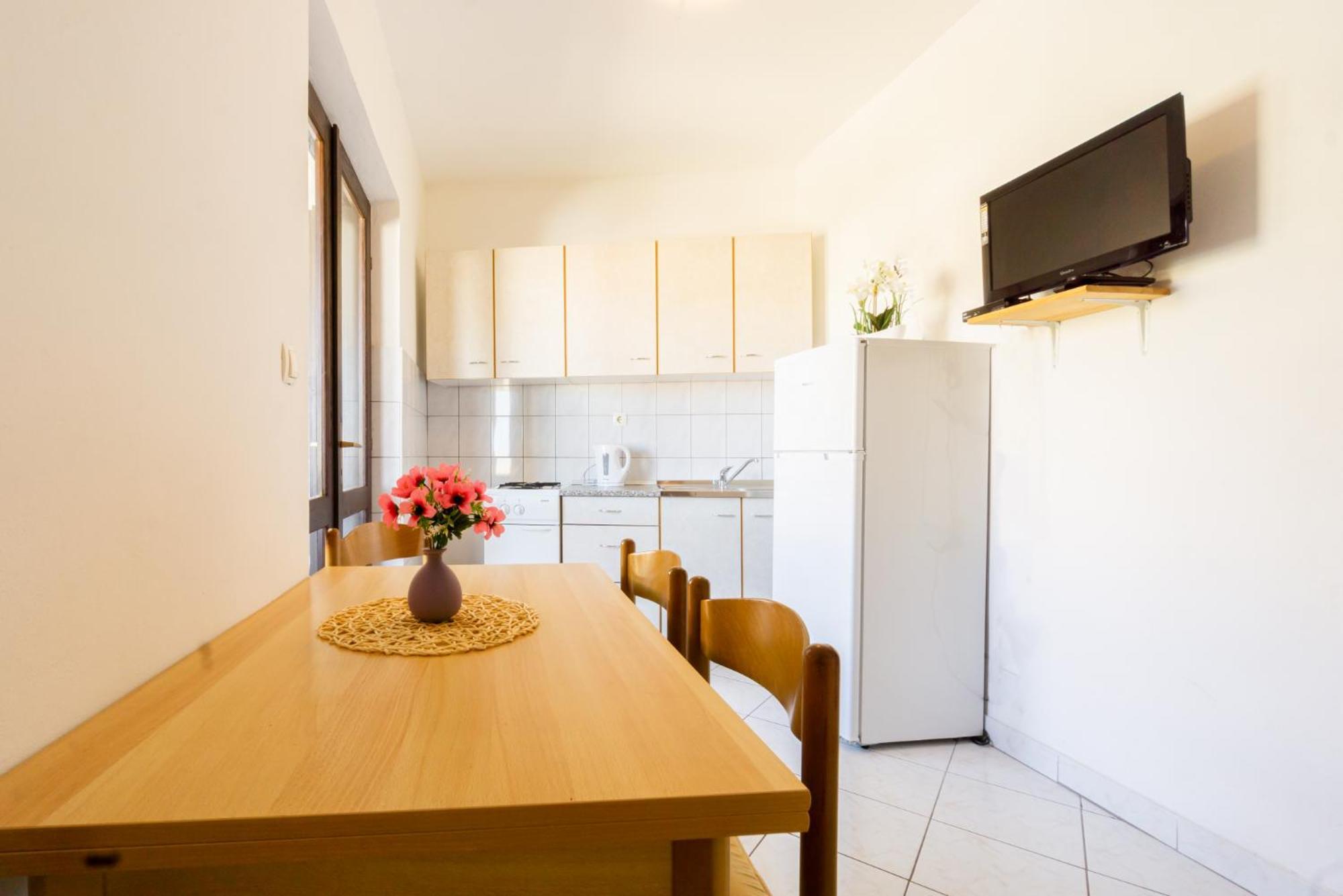 Apartment And Room Bacic ميتغنا الغرفة الصورة