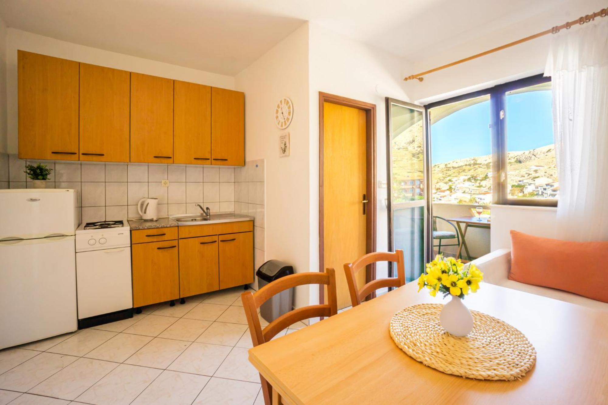 Apartment And Room Bacic ميتغنا الغرفة الصورة