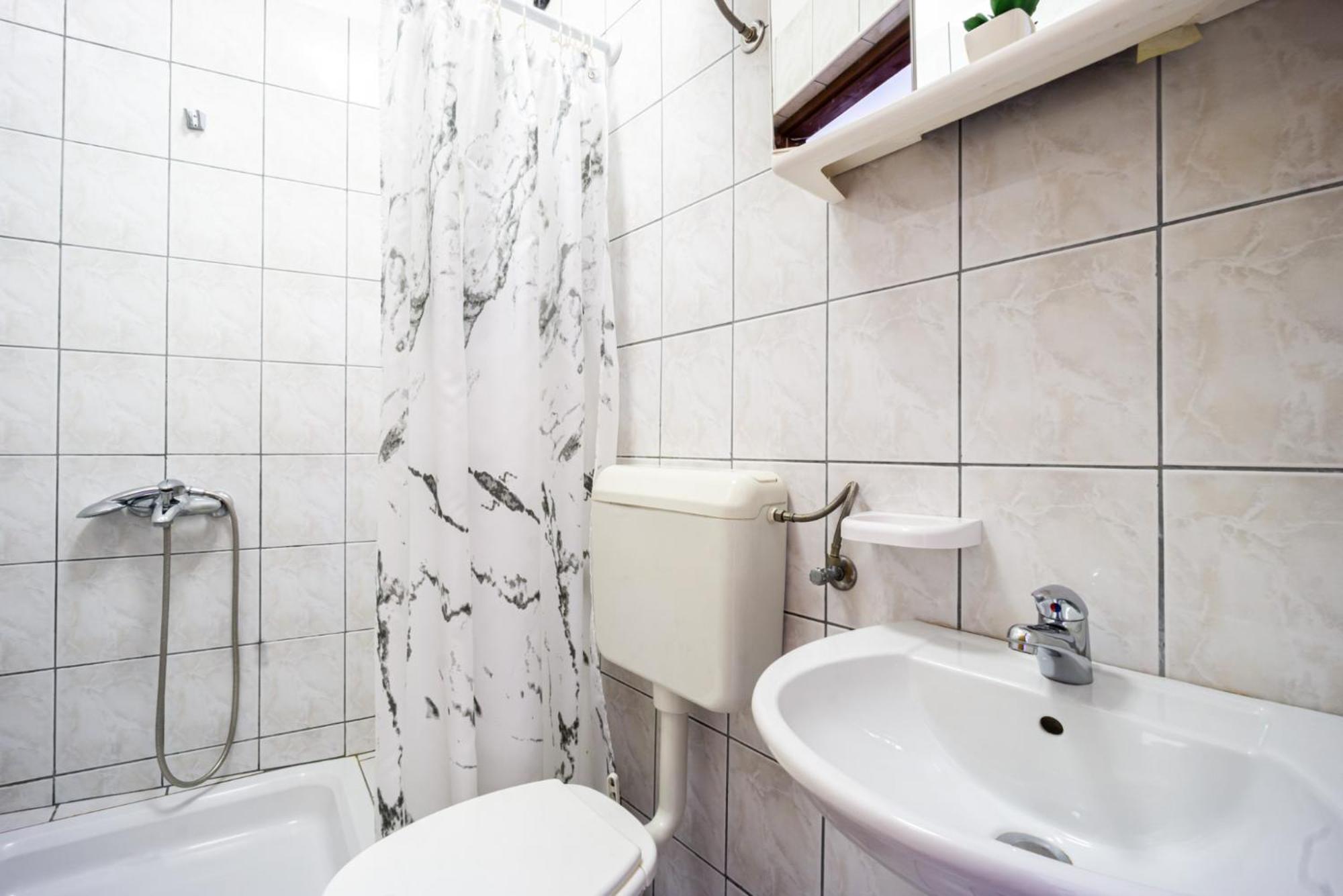 Apartment And Room Bacic ميتغنا الغرفة الصورة