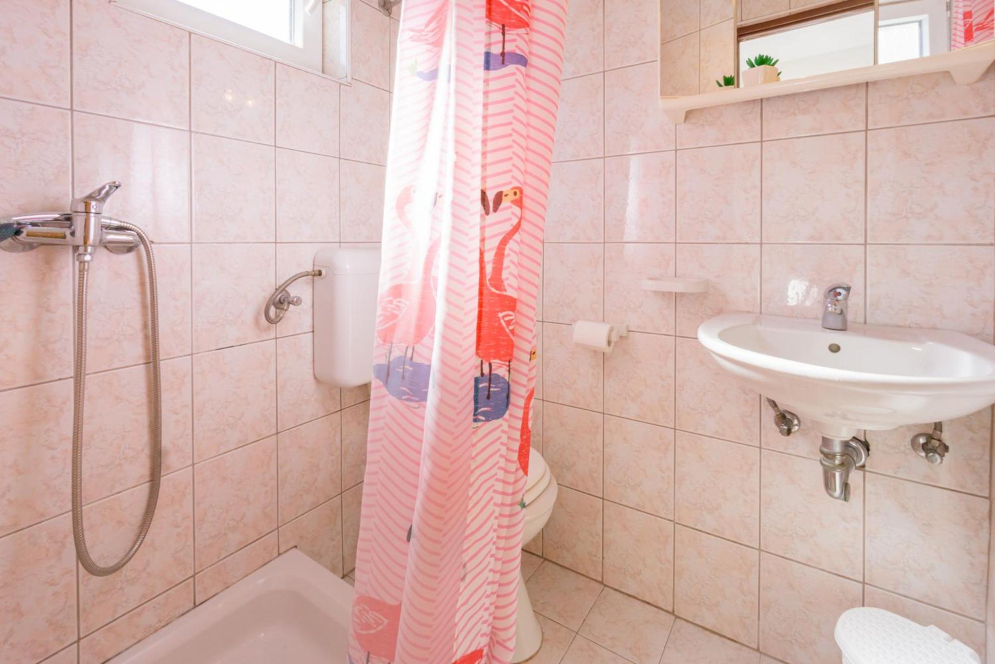 Apartment And Room Bacic ميتغنا الغرفة الصورة