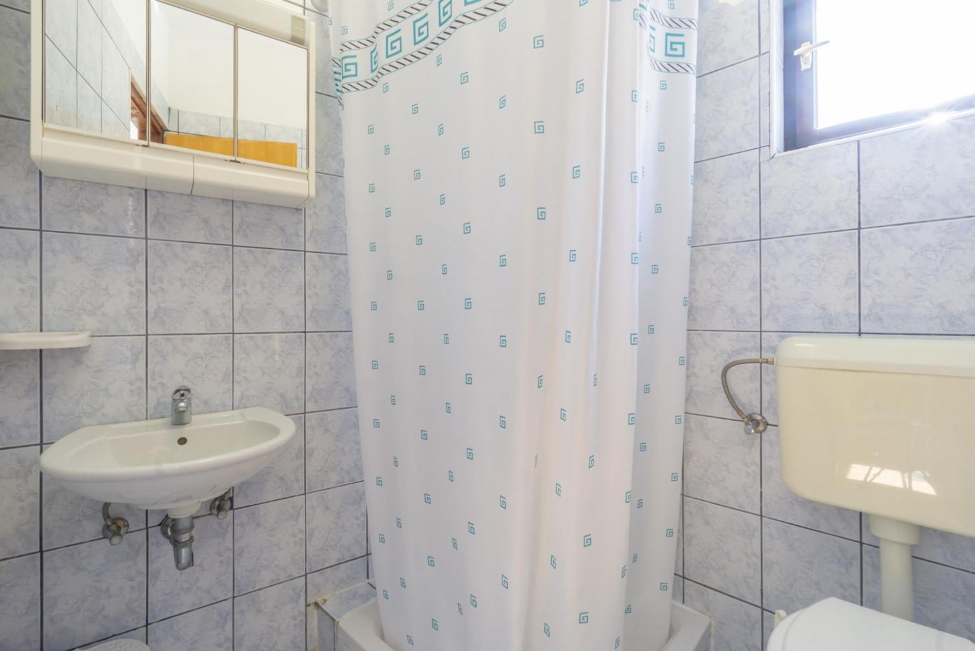 Apartment And Room Bacic ميتغنا الغرفة الصورة