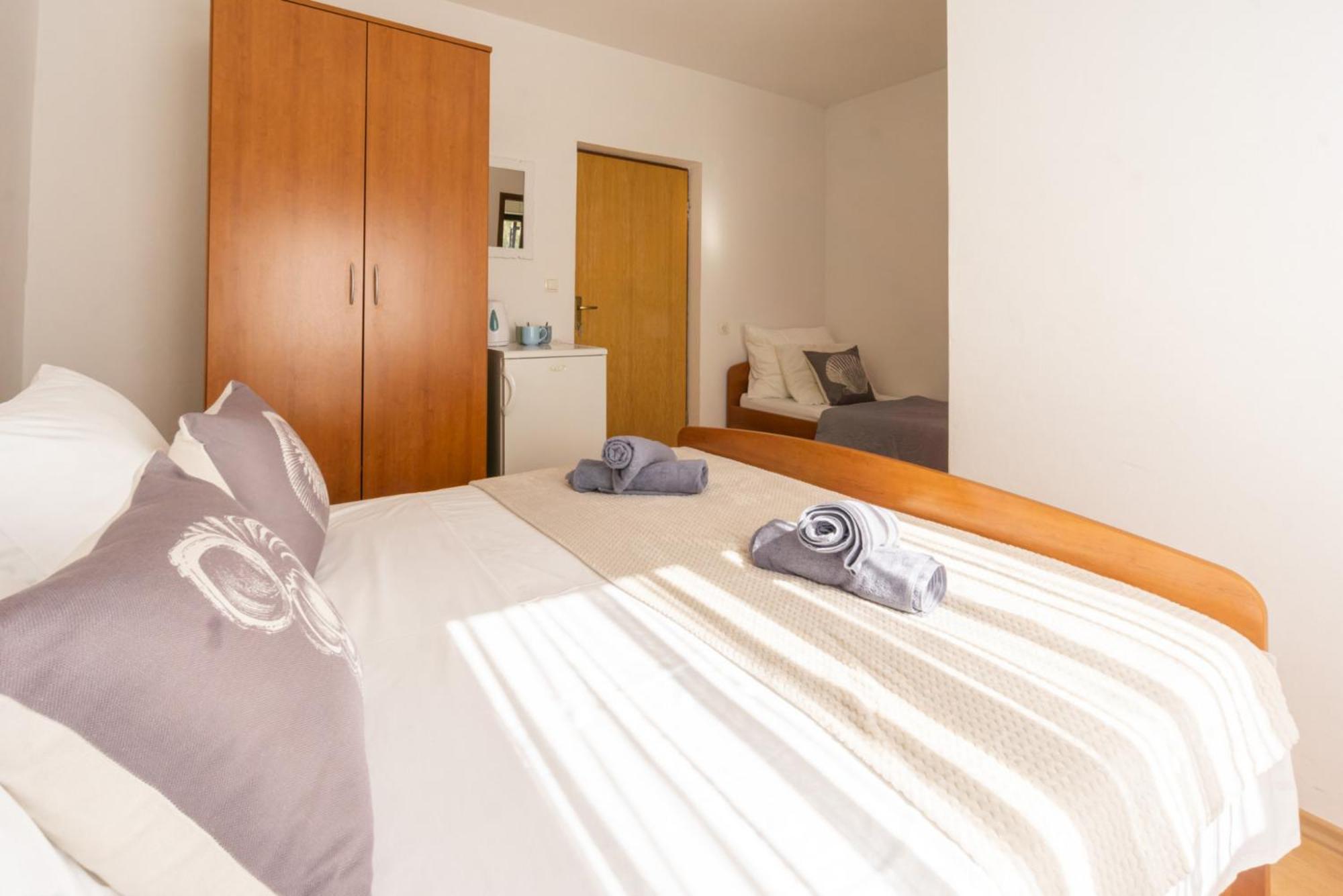 Apartment And Room Bacic ميتغنا الغرفة الصورة